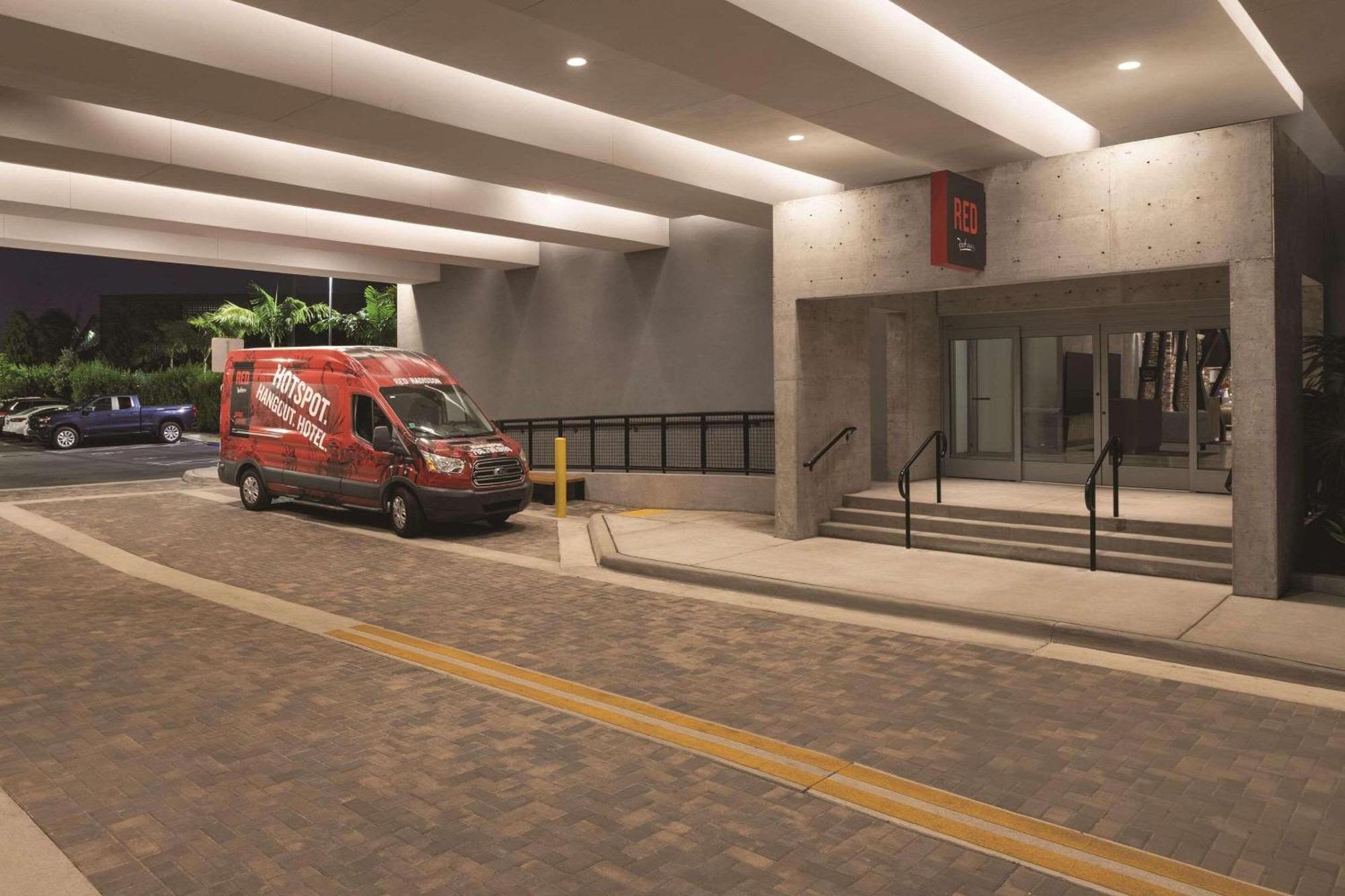 Radisson Red Miami Airport Hotel Exterior foto