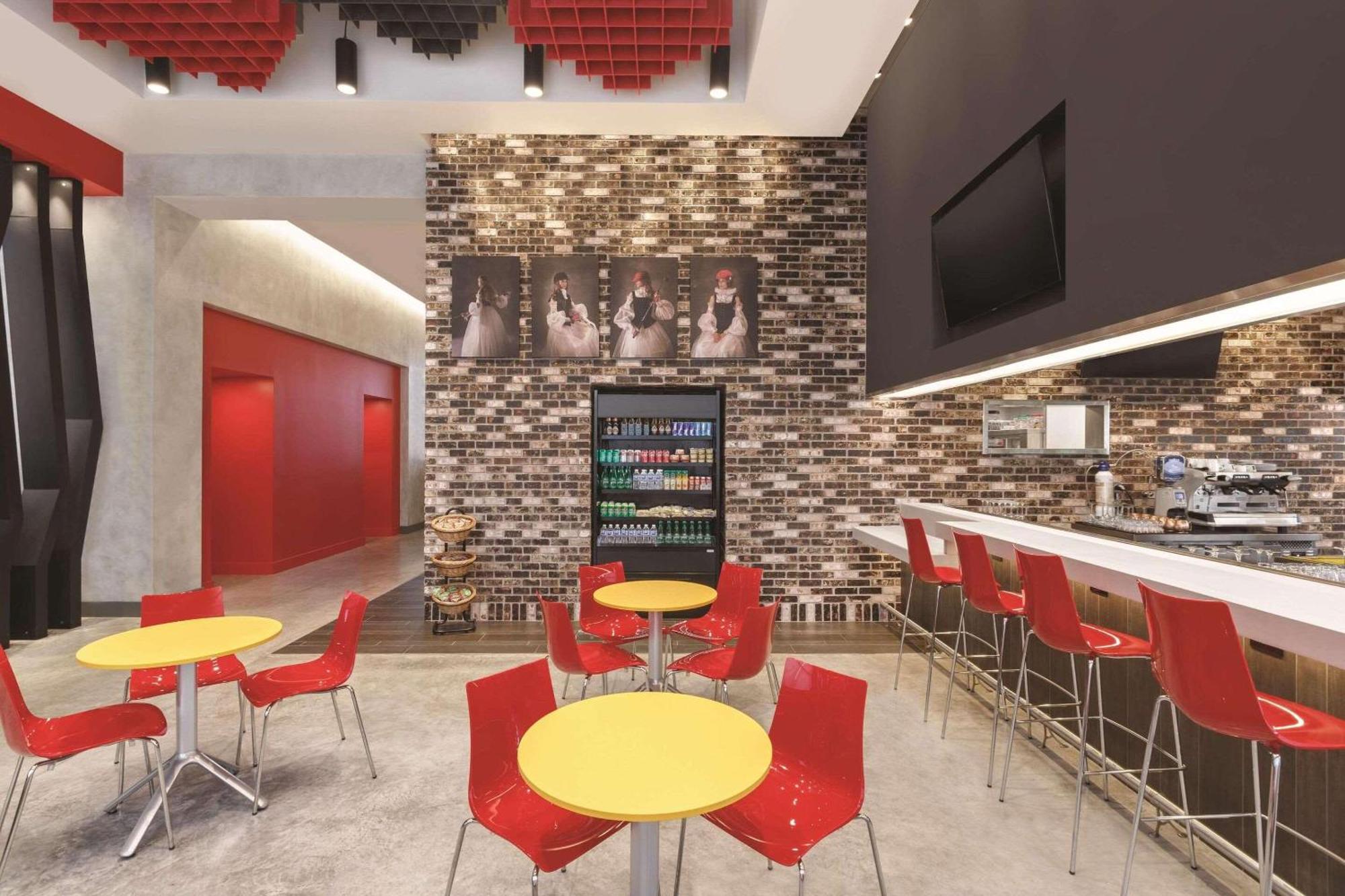 Radisson Red Miami Airport Hotel Exterior foto